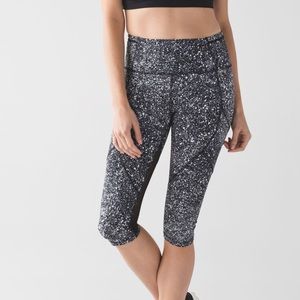 Lululemon Outrun 17” Crops, Size 4, Splatter